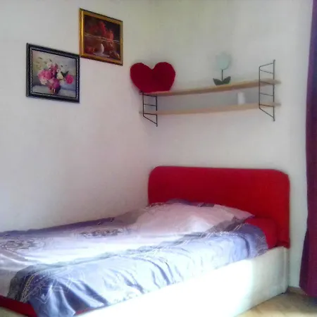 Apartment 1a Comfortable, Private And Calm 4 Apartment, 2km Center, Private Car Park, Full Equipped Kitchen, Private And Stable Wifi, One Minute Tram Station, Smart Tv, Whatsapp Support, No Additional Costs! Eur 500 Cashback For 2 Months *