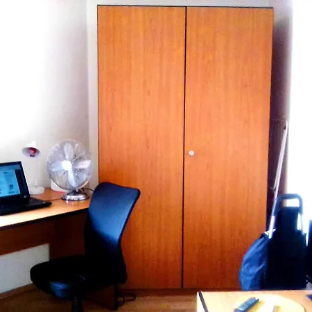 1a Comfortable, Private And Calm 4 Apartment, 2km Center, Private Car Park, Full Equipped Kitchen, Private And Stable Wifi, One Minute Tram Station, Smart Tv, Whatsapp Support, No Additional Costs! Eur 500 Cashback For 2 Months *