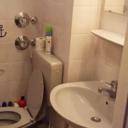 1a Comfortable, Private And Calm 4 Apartment, 2km Center, Private Car Park, Full Equipped Kitchen, Private And Stable Wifi, One Minute Tram Station, Smart Tv, Whatsapp Support, No Additional Costs! Eur 500 Cashback For 2 Months